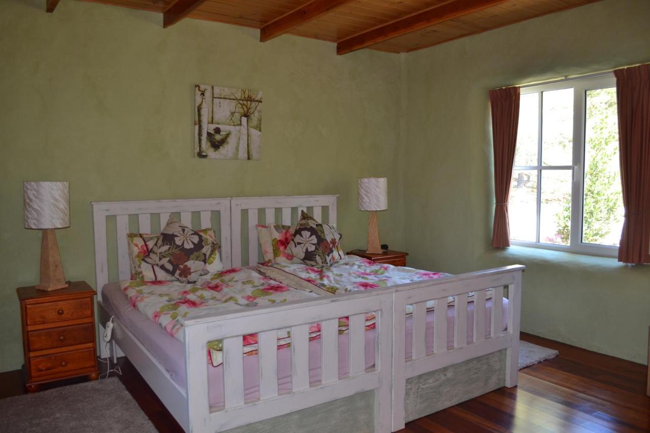 Whispering Spirit Holiday Cottages & Mini Ponies Franklin Exteriör bild