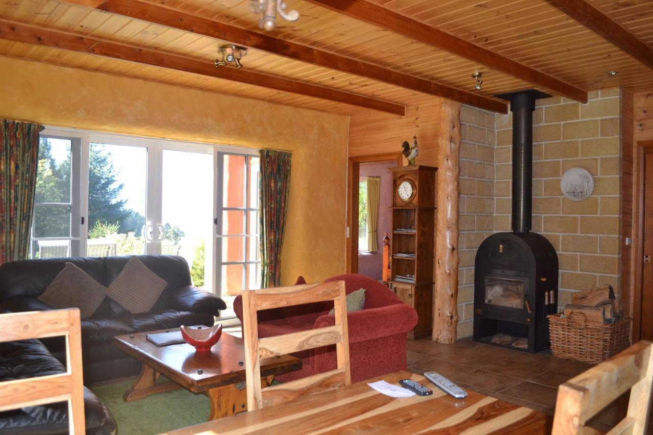 Whispering Spirit Holiday Cottages & Mini Ponies Franklin Exteriör bild